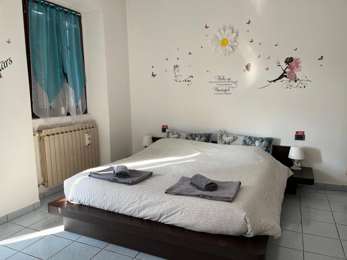 קומו Casa Vacanze Il Cortile Da Manu, Maggy&Hope מראה חיצוני תמונה